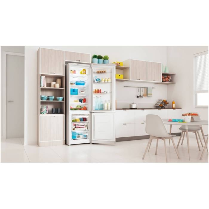 Холодильник Indesit ITR 4200 W
