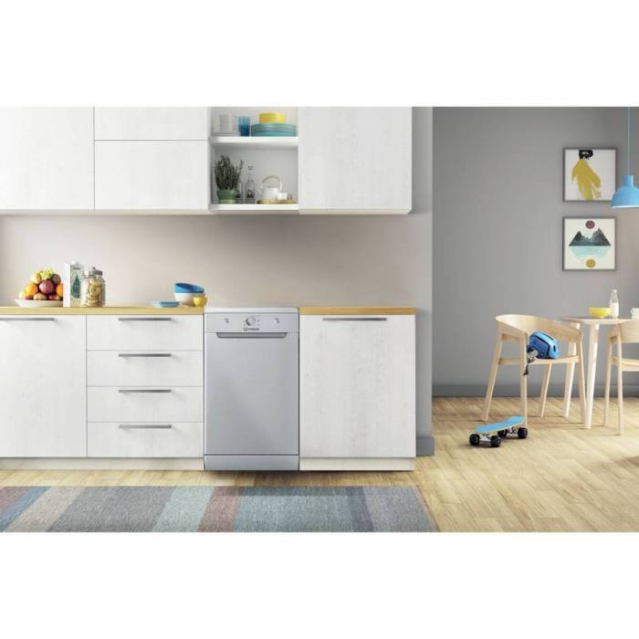 Посудомоечная машина INDESIT DSCFE 1B10 S RU