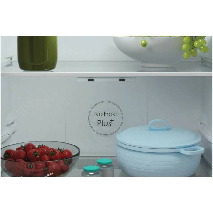 Candy CCRN6200S — мобильные балконы и полки, которые легко переставить для оптимального размещения продуктов.