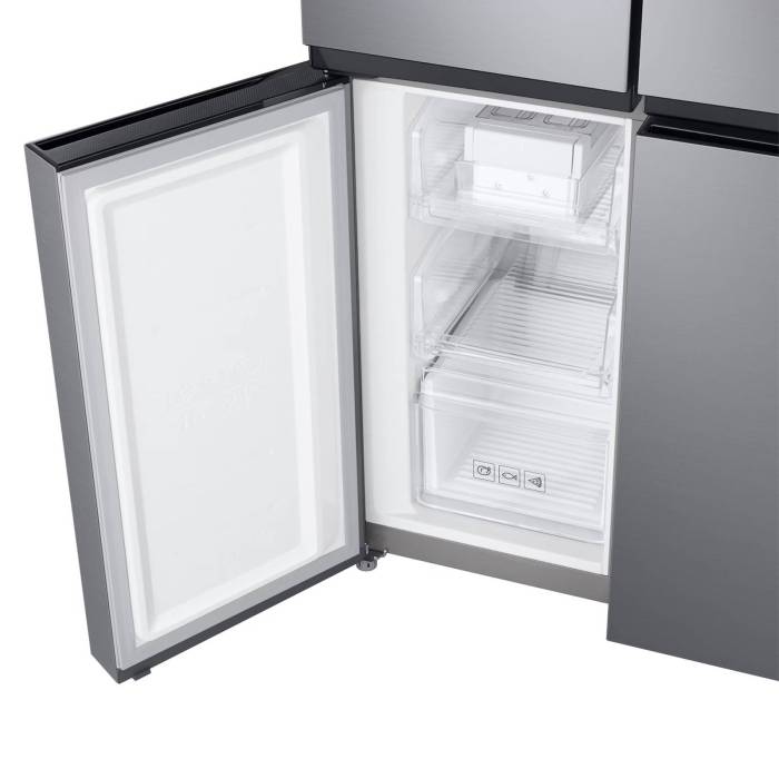 Samsung RF48A4000M9 — внешний дисплей и утопленные ручки создают аккуратный и современный внешний вид