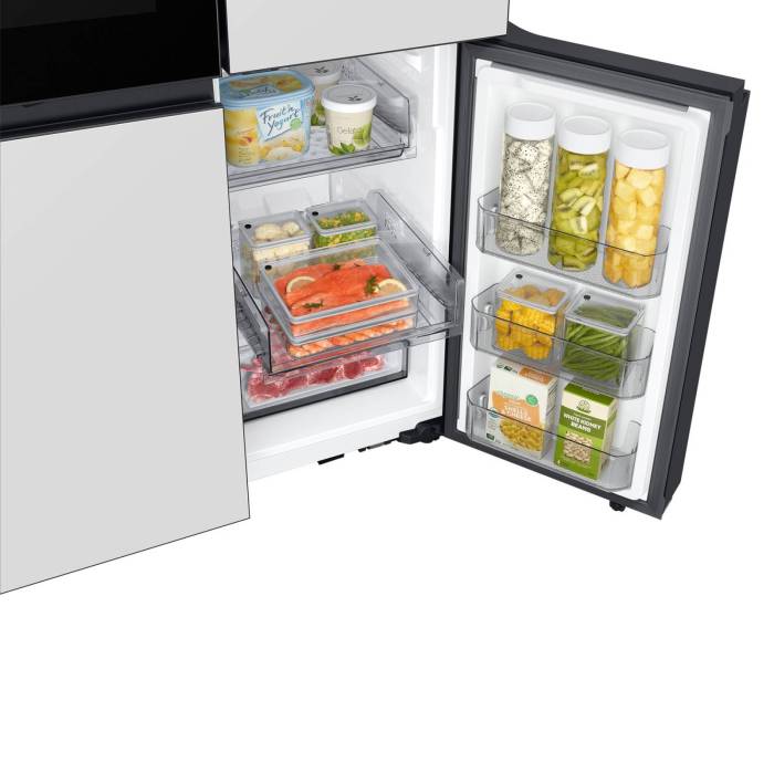 Samsung RF65DB970012WT — система Triple Cooling охлаждает каждую зону отдельно, предотвращает смешивание запахов и поддерживает идеальную влажность