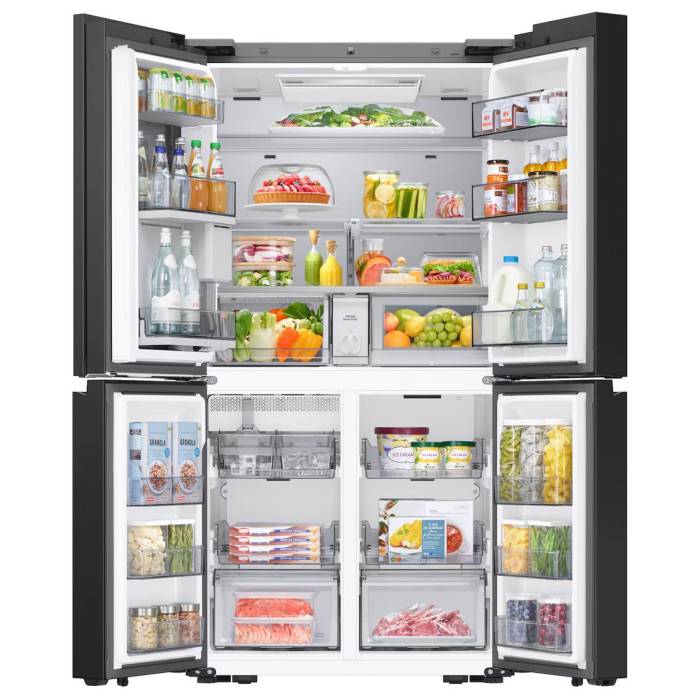 Samsung RM90F67C1WWT — UV Deodorizer устраняет запахи, а пластина Metal Cooling удерживает холод даже при частом открывании дверей