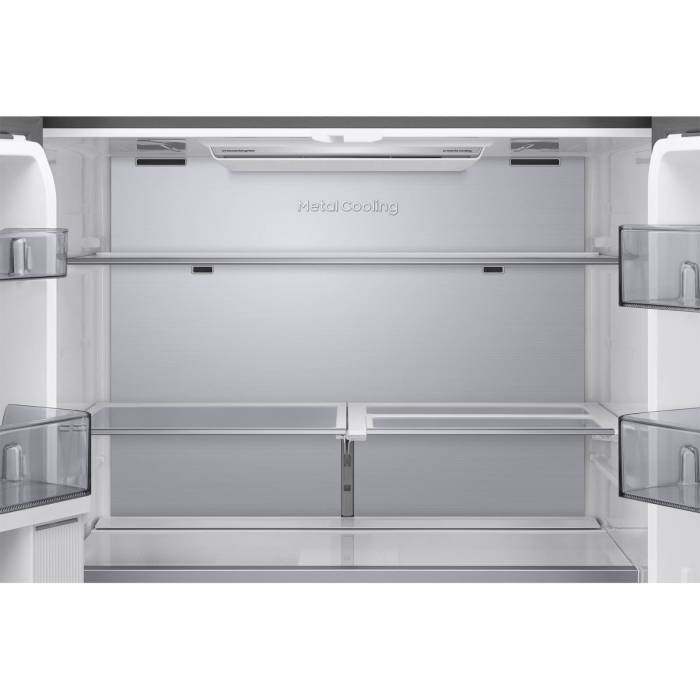 Samsung RM90F67C1WWT — холодильное отделение: 4 полки, складывающаяся полка, 6 дверных карманов и 2 большие овощные ящики