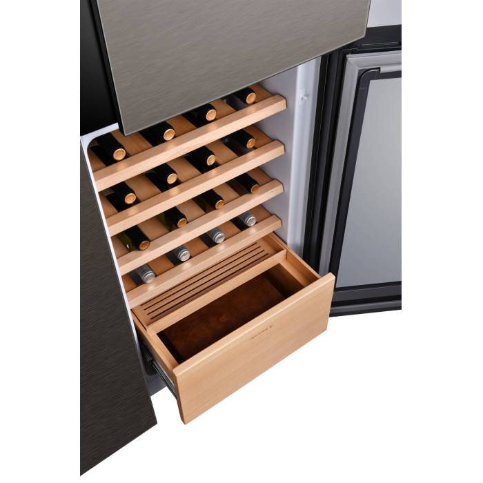 Бирюса TD 530 SG — LED-подсветка в обоих отделениях, 3 выдвижных ящика, 3 полки и 2 дверные корзины в морозильнике.