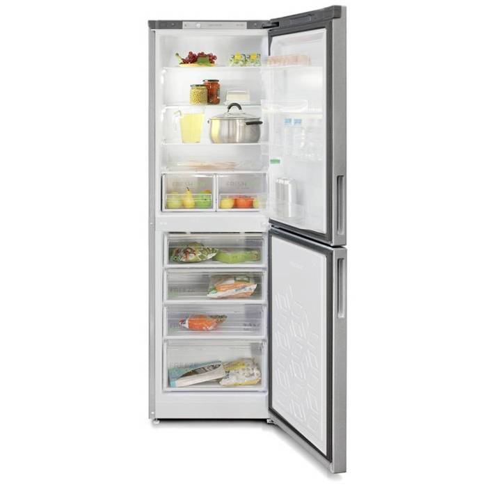 Бирюса М6131 — холодильная камера с 4 полками из стекла и пластика, 2 ящика, автоматическое оттаивание, температура хранения 0–8 °C.