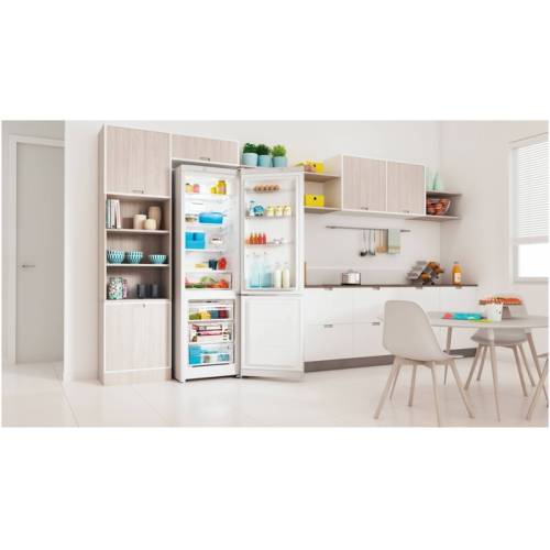 Холодильник Indesit ITR 4200 W
