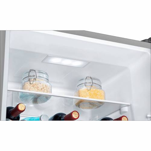 Hisense RB390N4AIE — общий объем 323 литра, из них 215 л — холодильник и 108 л — морозильник, удобно для семьи