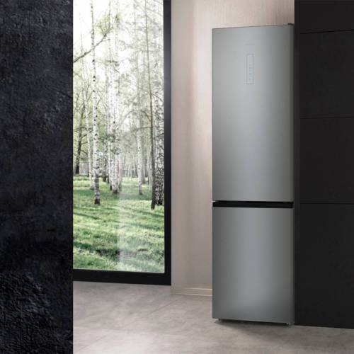 Hisense RB390N4AIE — морозильник на 3 отделения, замораживает до 9 кг в сутки, сохраняет питательные свойства продуктов