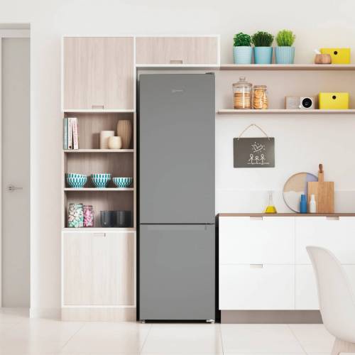Indesit ITS 4200 G — 4 дверные полки, 3 полки из закаленного стекла, заказать с доставкой в Кыргызстане