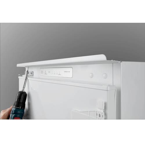 Midea MDRE354FGF01 — морозильник с перевешиваемой дверцей, режимом суперзаморозки и габаритами 178.5×54×54.5 см, купить в Бишкеке онлайн