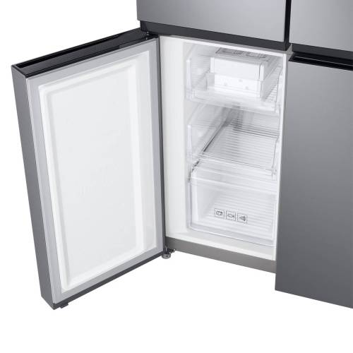 Samsung RF48A4000M9 — внешний дисплей и утопленные ручки создают аккуратный и современный внешний вид