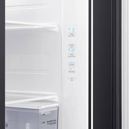 Samsung RS64R5331B4 — холодильная камера 415 л оснащена 4 стеклянными полками, 5 дверными карманами и 2 овощными ящиками