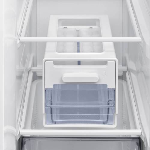 Samsung RS70F65Q1FWT — морозильное отделение 229 л оснащено 4 полками, 5 дверными карманами и льдогенератором Twist I/M